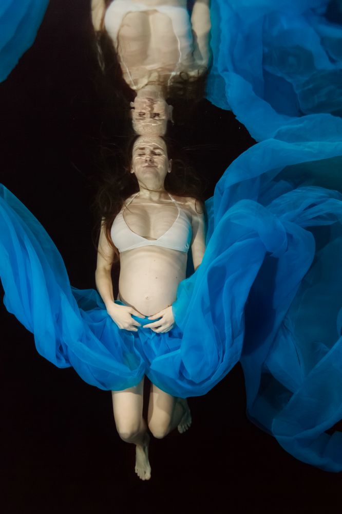 фото беременных под водой