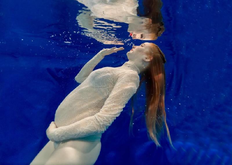 Подводная фотосессия для беременных.