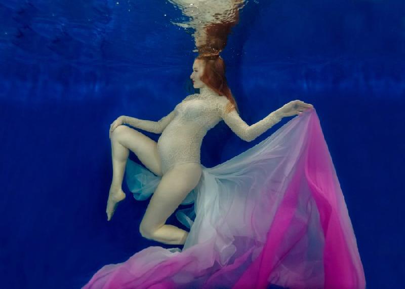 Подводная фотосессия для беременных.