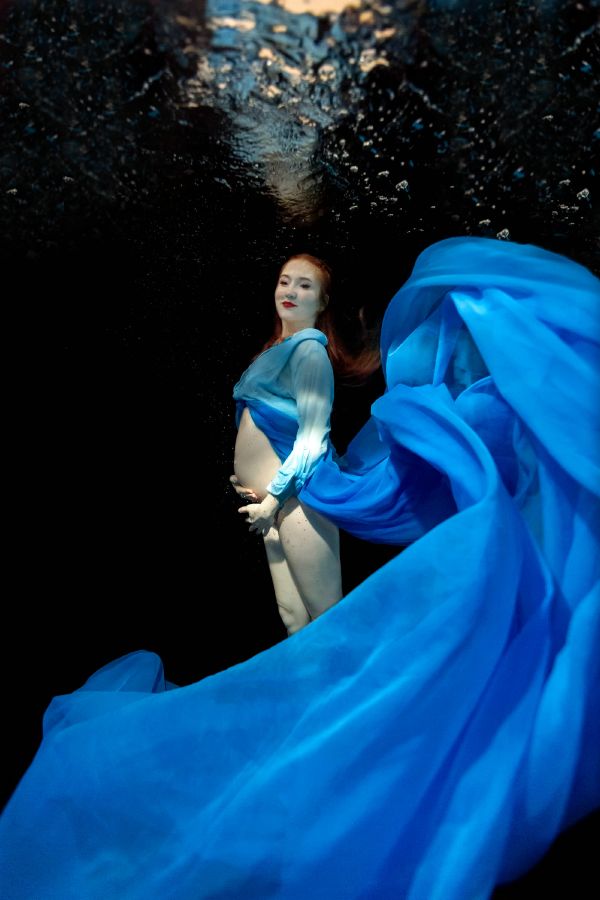 Подводная фотосессия для беременных.